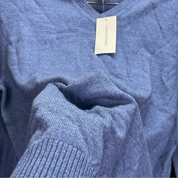NEW Banana Republic Extra Fine Merino blue v neck knit sweater - Picture 9 of 12